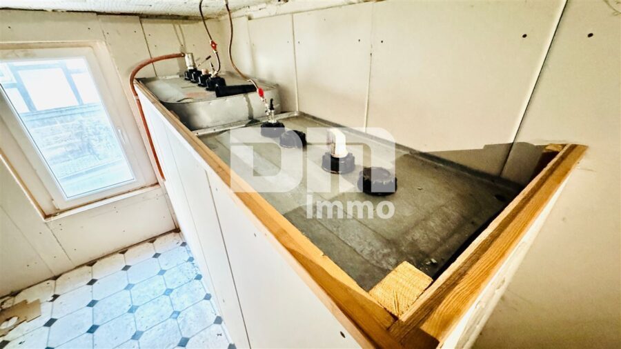 Bieterverfahren -Sanierungsbedürftiges Einfamilienhaus + große Scheune - Öltanks